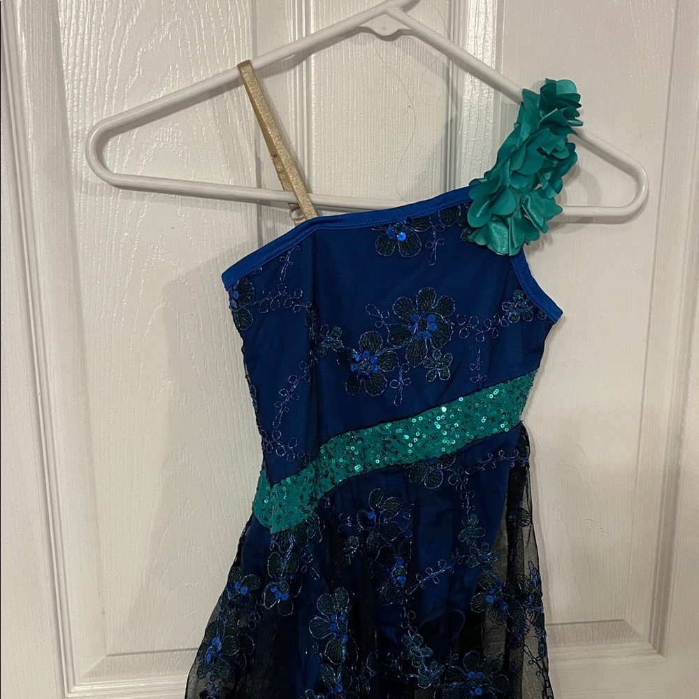 Kids One-Shoulder Blue and Green Dance Costume